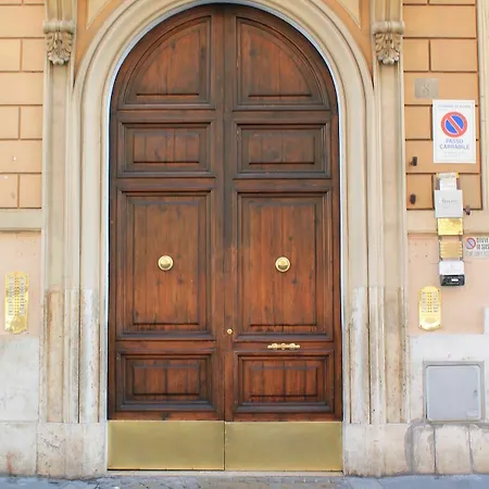 Elenoire & 4* روما