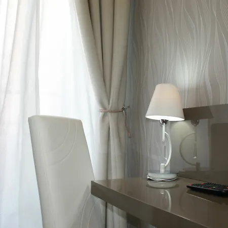 Elenoire & Affittacamere 3*